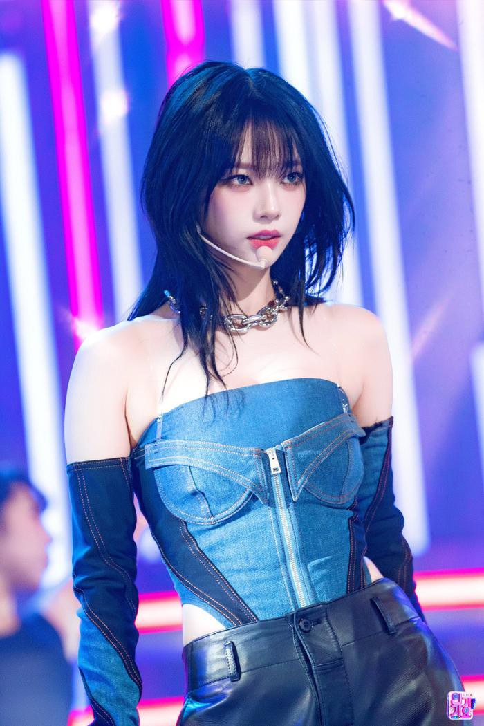 Karina hush cut Hàn Quốc